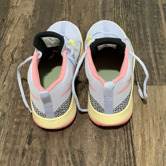 New Without Box Nike Kyrie Flytrap barely grape shoes, size 6.5Y - Picture 2 of 7